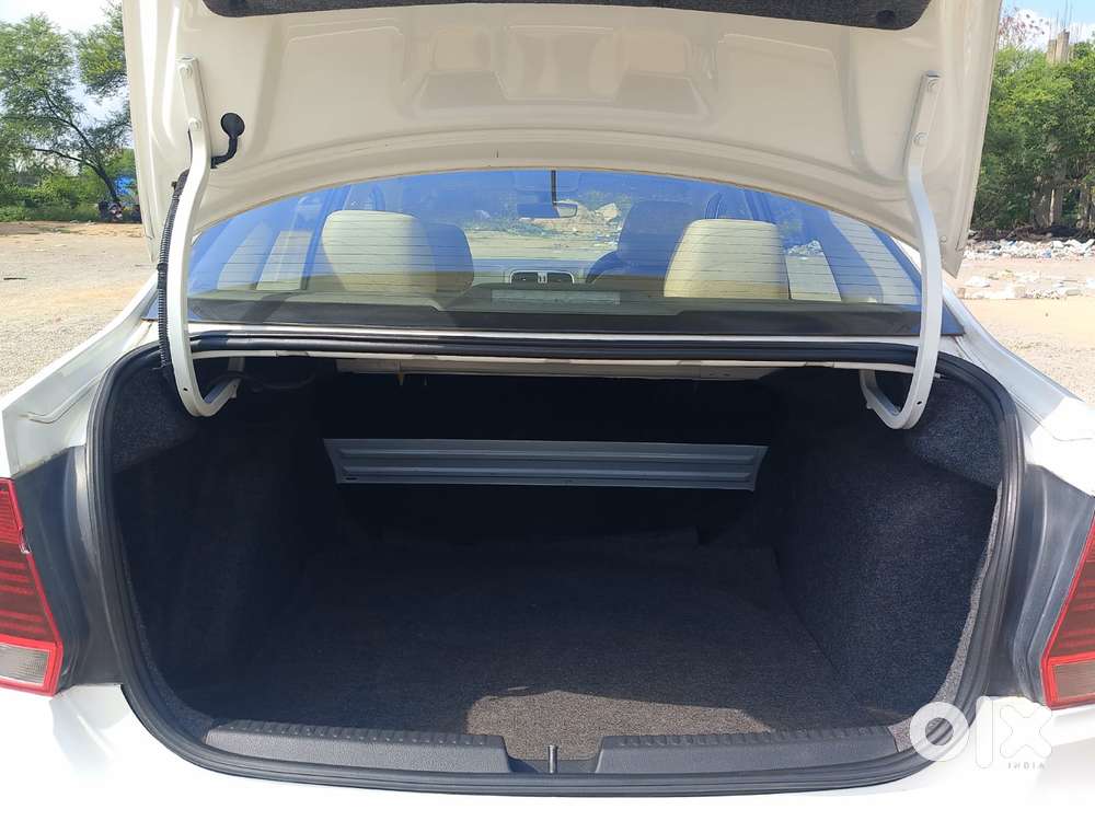 Volkswagen Vento 1.2 Tsi Highline Plus At, 2017, Petrol