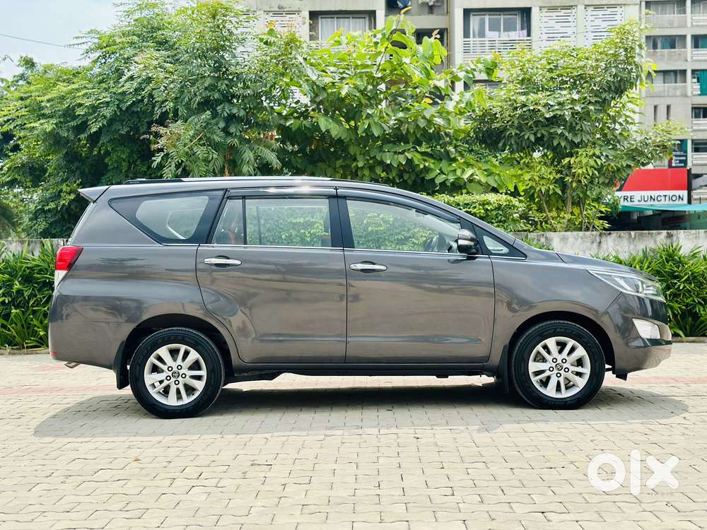 Toyota Innova Crysta 2.4 V 8 Str, 2016, Diesel