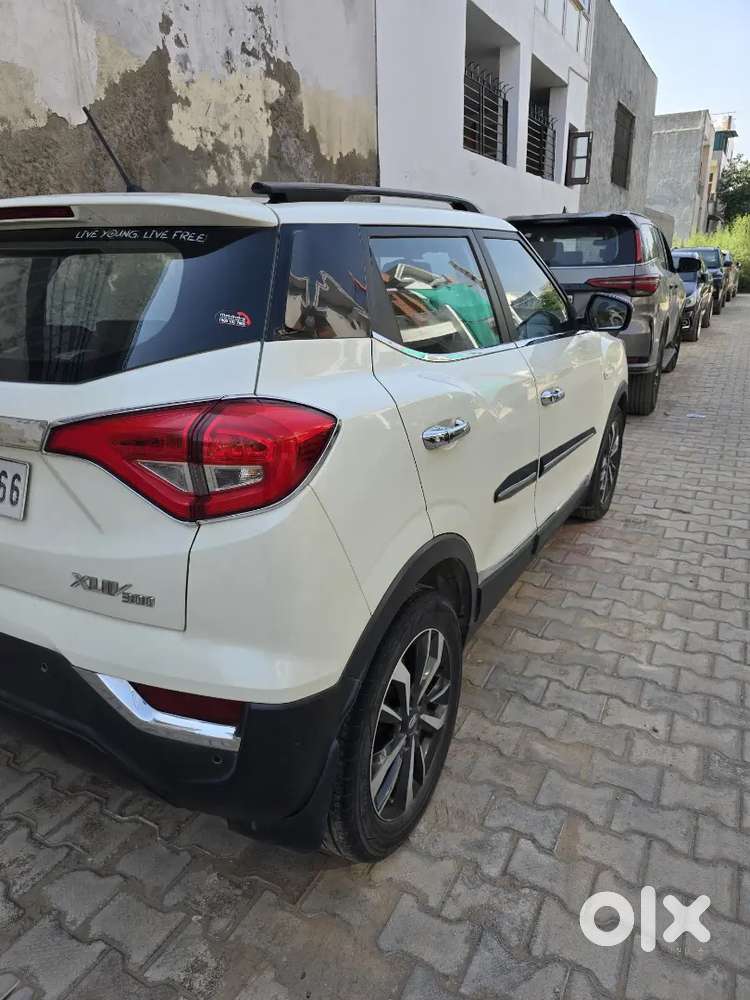Xuv 300 W6 1.5l Automatic Bs6 Well Maintained Showroom Condition