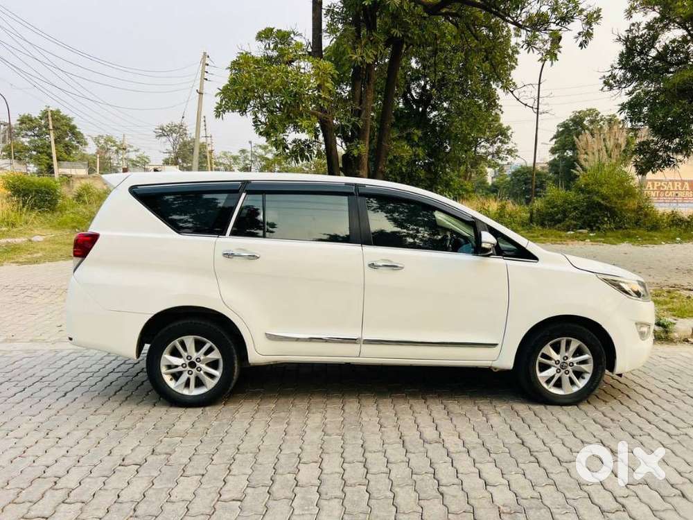Toyota Innova Crysta 2.4 V, 2016, Diesel
