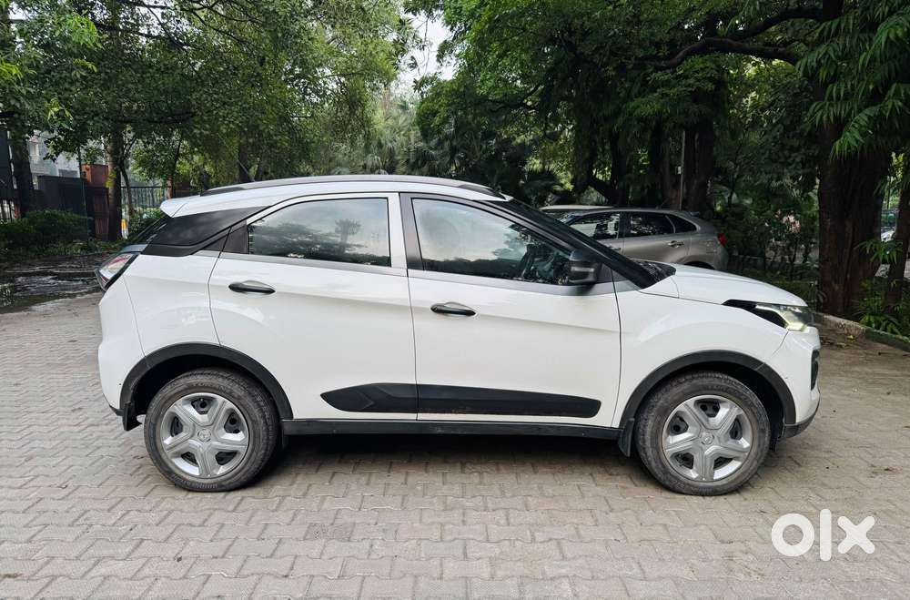 Tata Nexon 1.2 Revotron Xma Amt (s), 2022, Petrol
