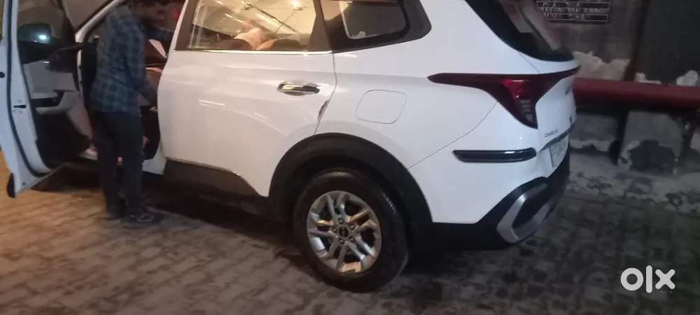 Kia Carens 2023 Petrol 27000 Km Driven