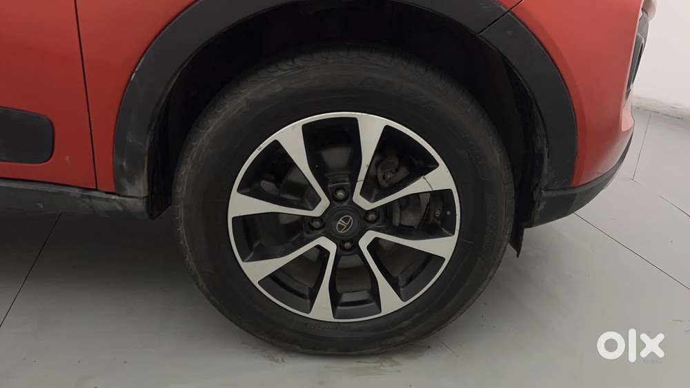 Tata Nexon 1.5 Revotorq Xza Plus Dual Tone Roof Amt (s), 2021, Petro..