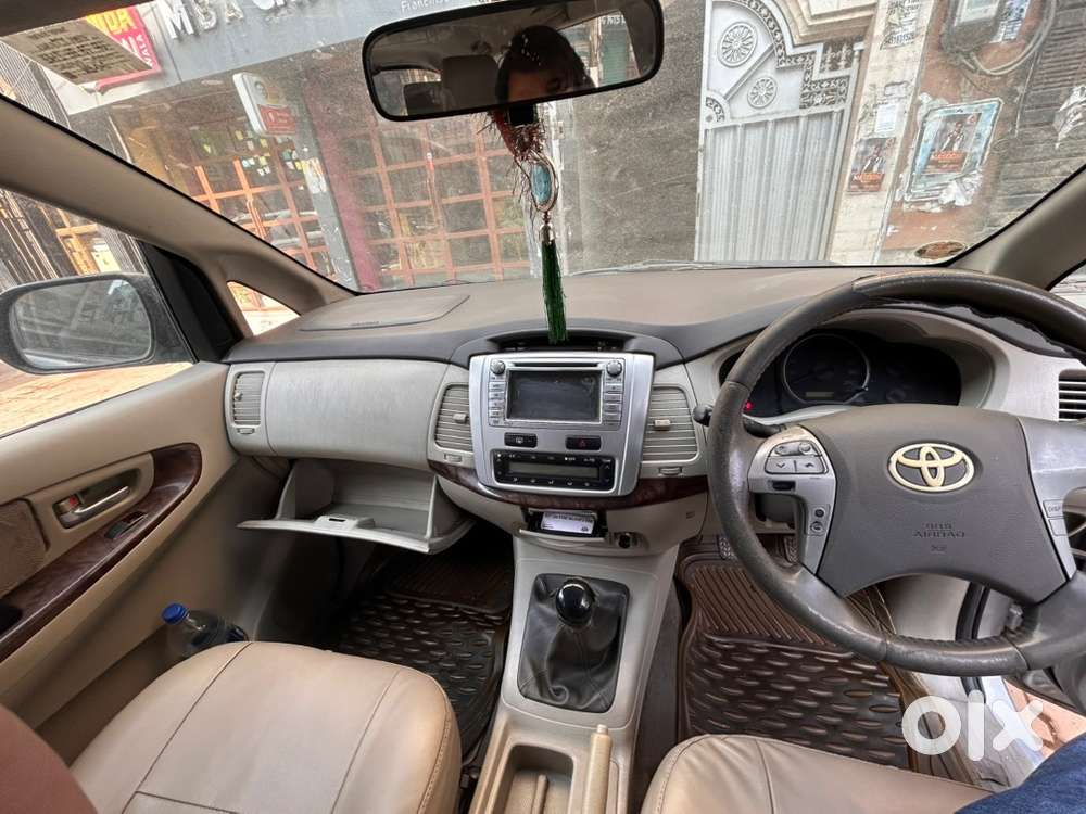 Toyota Innova 2014 Diesel 102500 Km Driven