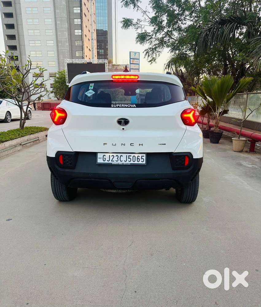 Tata Punch Accomplished Dazzle Amt Sunroof, 2026, Cng & Hybrids