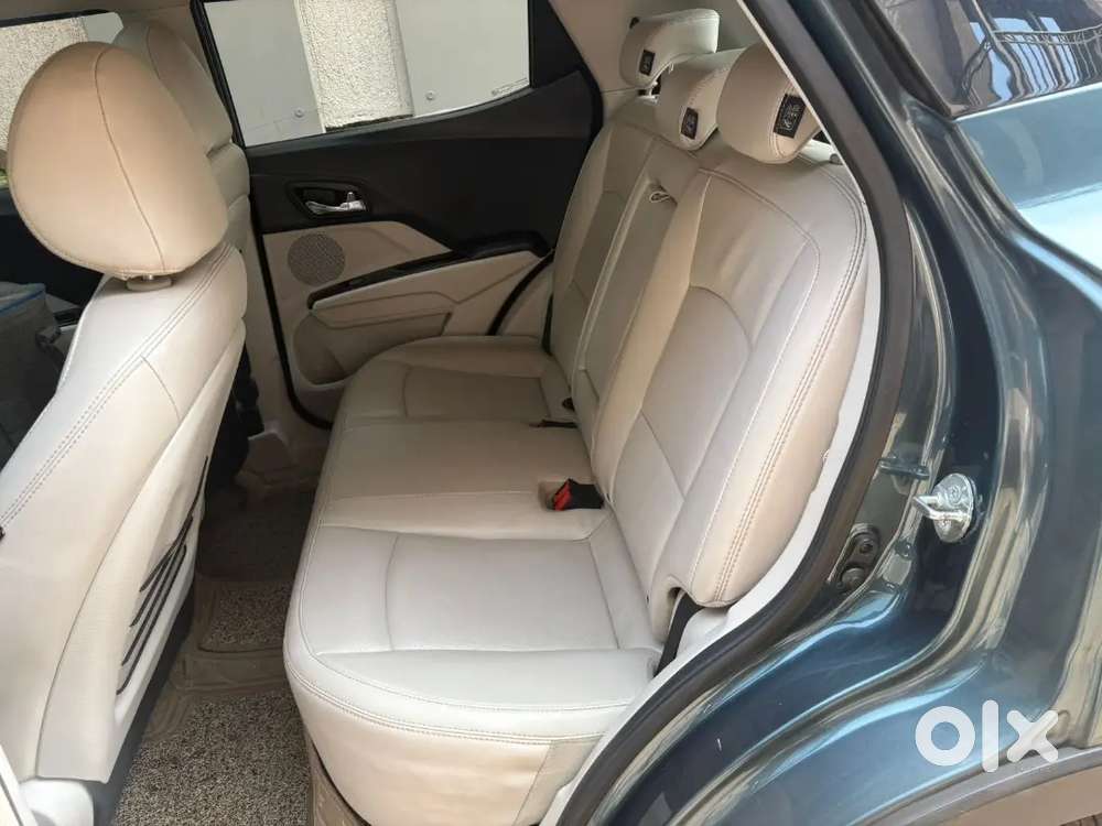 Mahindra Xuv300 2023 Petrol Well Maintained