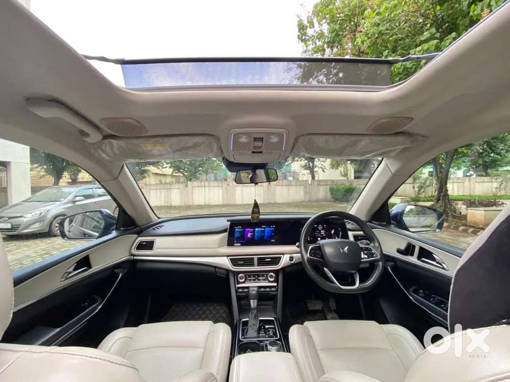Xuv 700 Ax7 Luxury Top Automatic Diesel