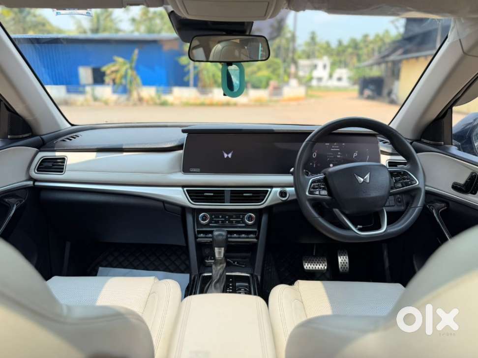 Mahindra Xuv700 2.2 Ax 7 Diesel At Luxury Pack Str, 2022, Diesel