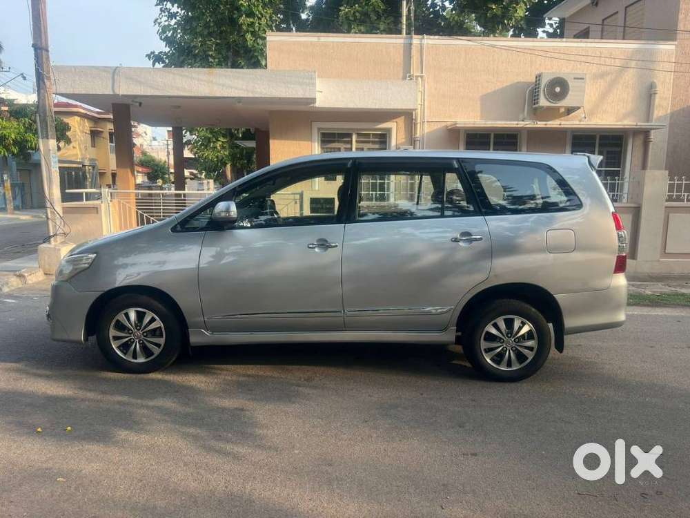 Toyota Innova 2004-2011 2.5 V Diesel 8-seater, 2015, Diesel