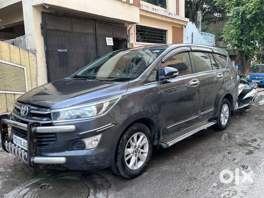 Innova Crysta 2.4 G 8 Seater