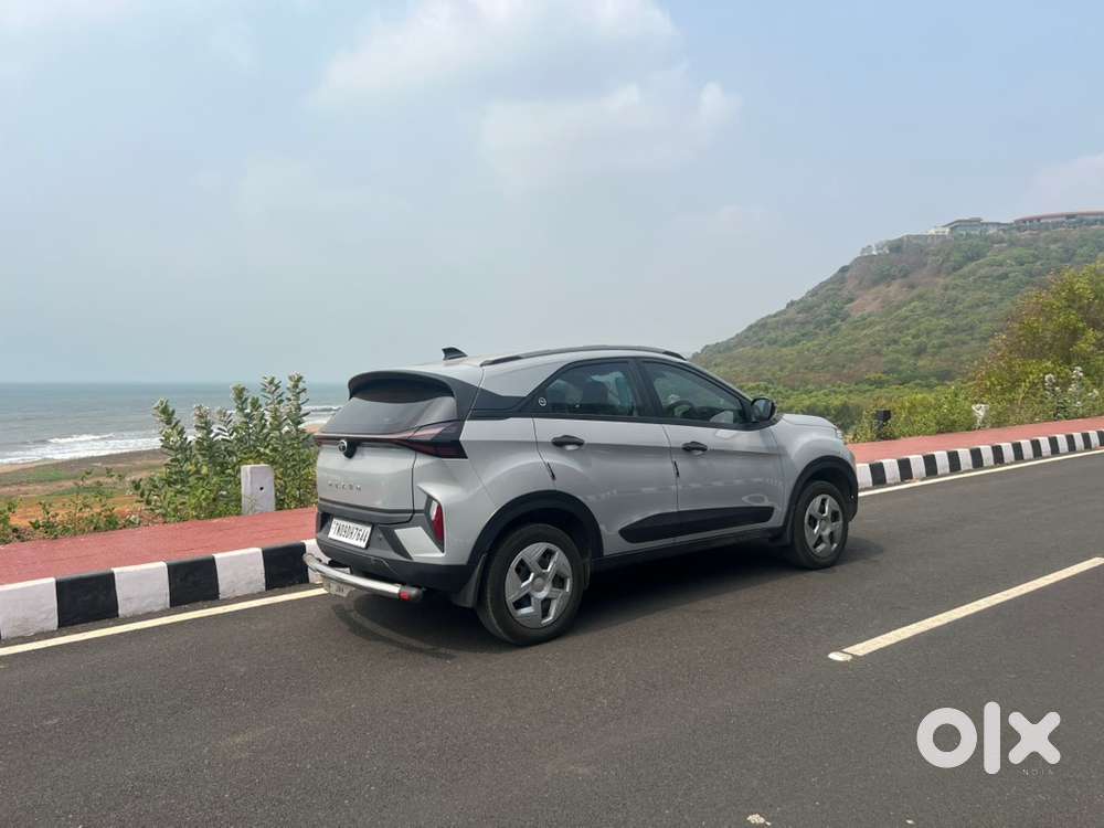Tata Nexon Pure Petrol Mt (2024) Grey