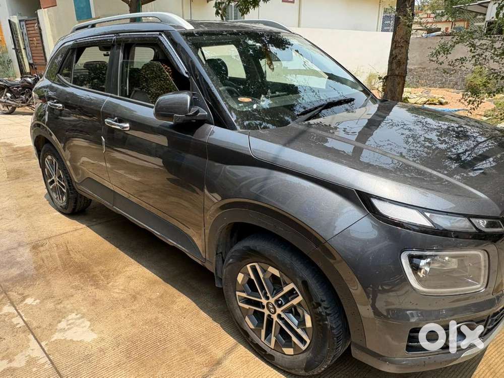Hyundai Venue 2025 Petrol 32000 Km Driven