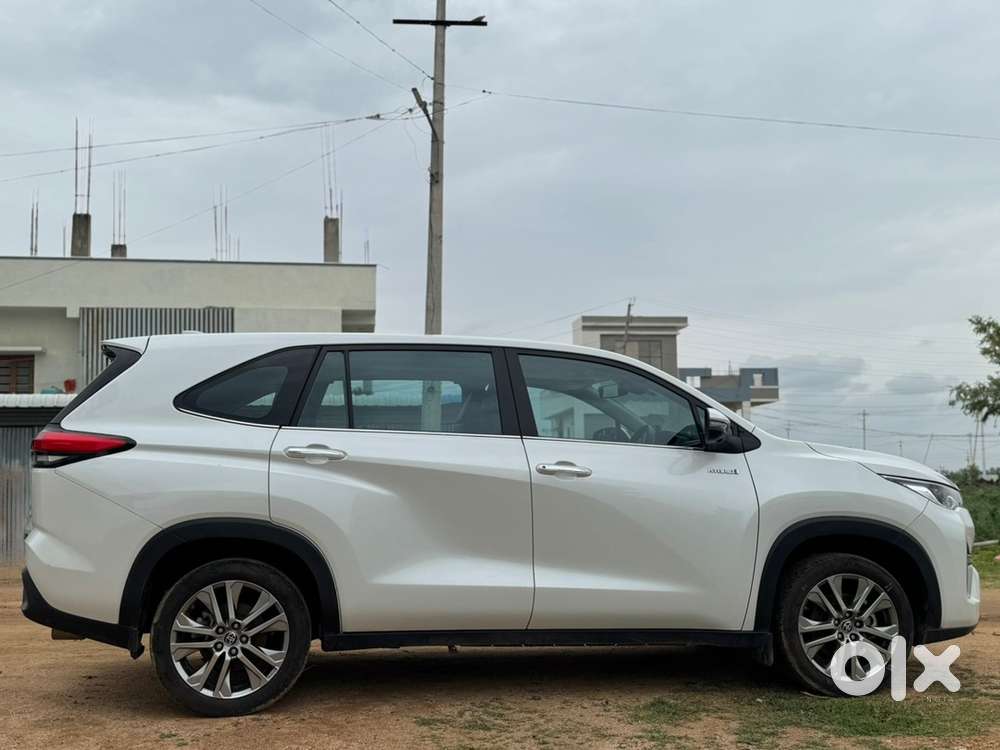 Toyota Innova Hycross 2023 Petrol Hybrid , Well Maintained