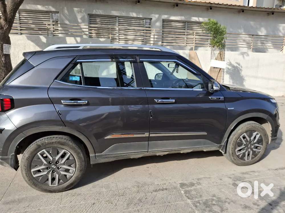 Hyundai Venue 2023 Petrol 19700 Km Driven