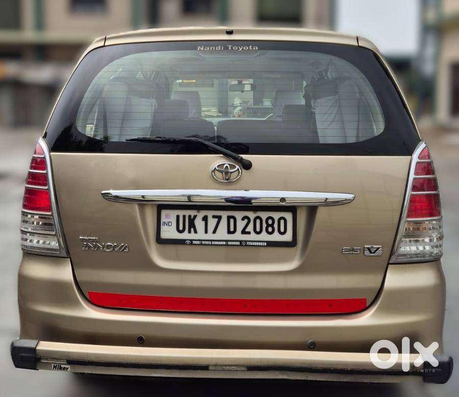 Toyotainnova 2.5v 8seater Diesel