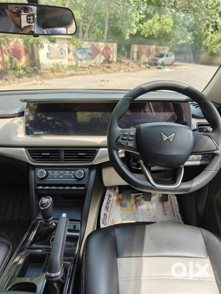 Mahindra Xuv700 2.0 Ax 5 Petrol Mt Str, 2023, Petrol