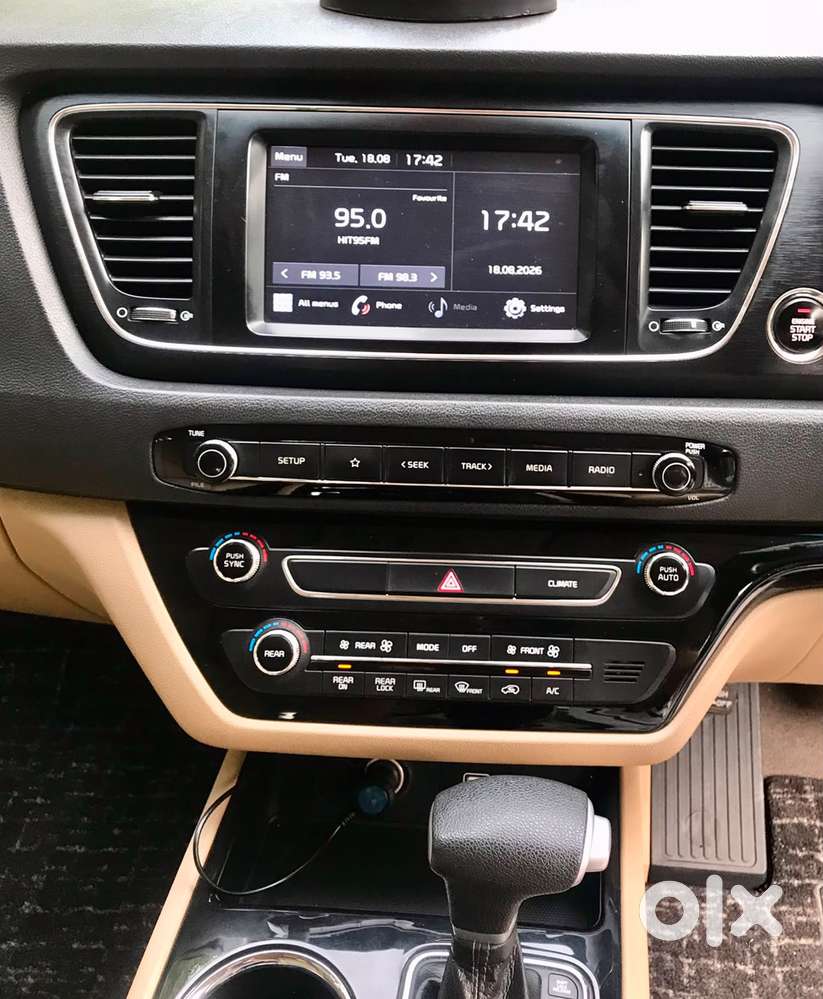 Kia Carnival Premium, 2021, Diesel