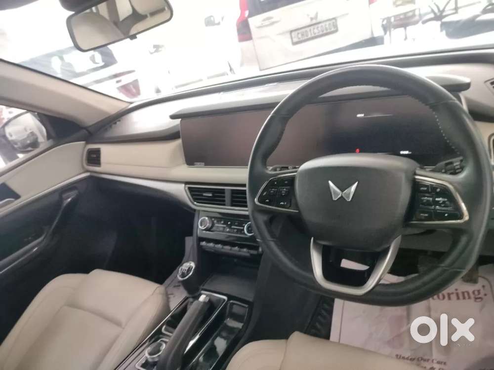 Mahindra Xuv700 2.0 Ax 7 Petrol Mt Str, 2024, Petrol