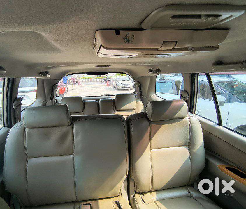 Toyota Innova 2.5 Vx (diesel) 8 Seater Bs Iv, 2011, Diesel
