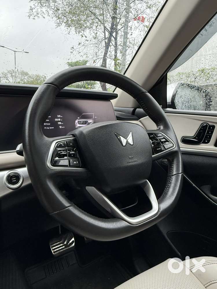 Mahindra Xuv700 2.2 Ax 7 Diesel At Luxury Pack Str Awd, 2022, Diesel