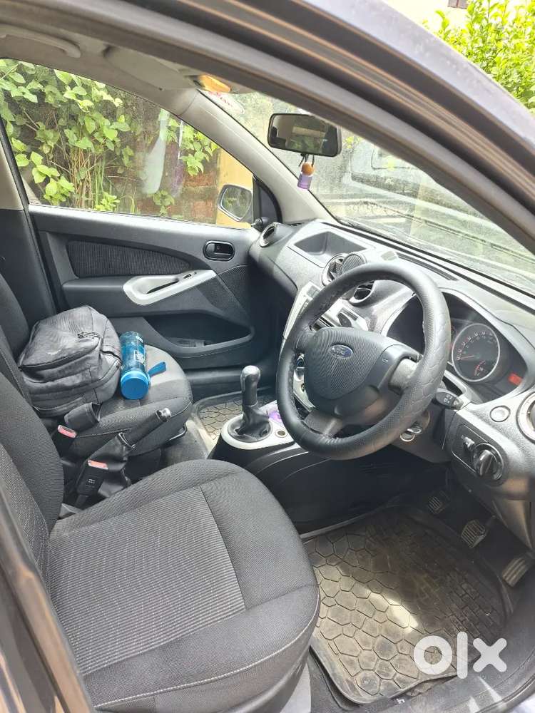 Ford Figo Petrol Zxi 2013 Year