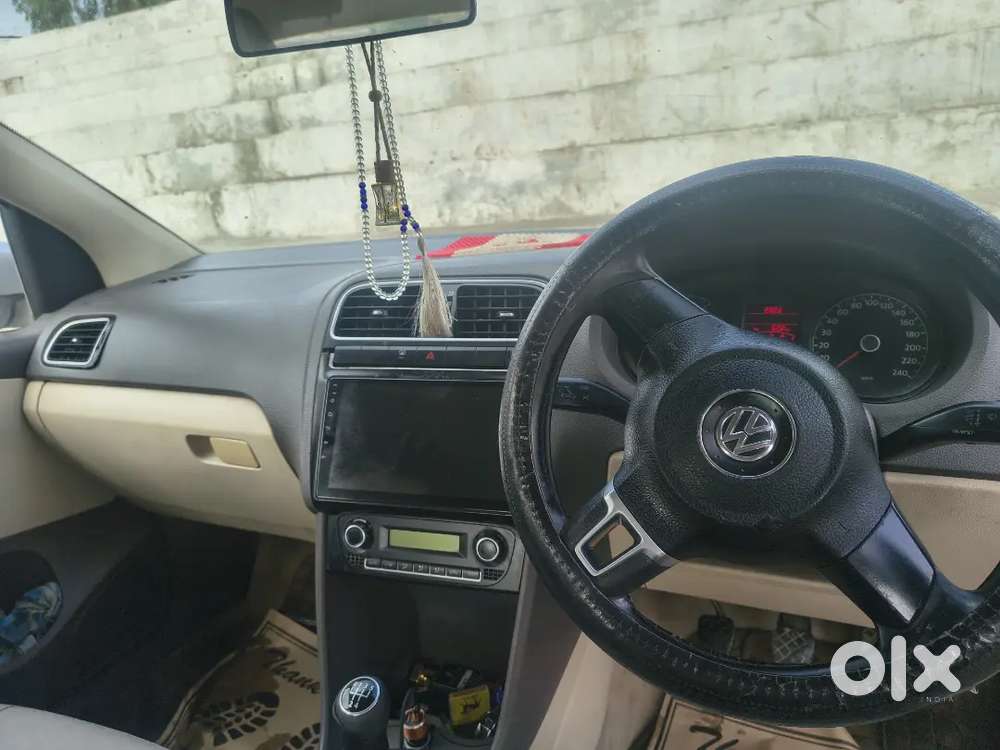 Volkswagen Vento Highline 2011 Car