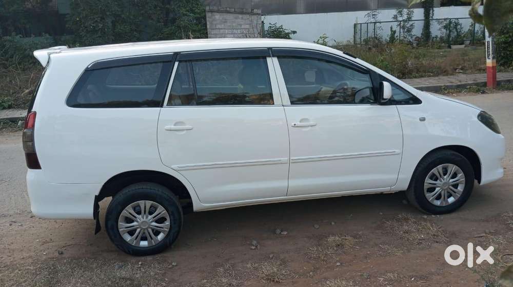 Toyota Innova 2.5 Vx 8 Seater Bs Iv, 2011, Diesel