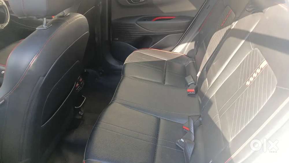 Top End Car With Sunroof