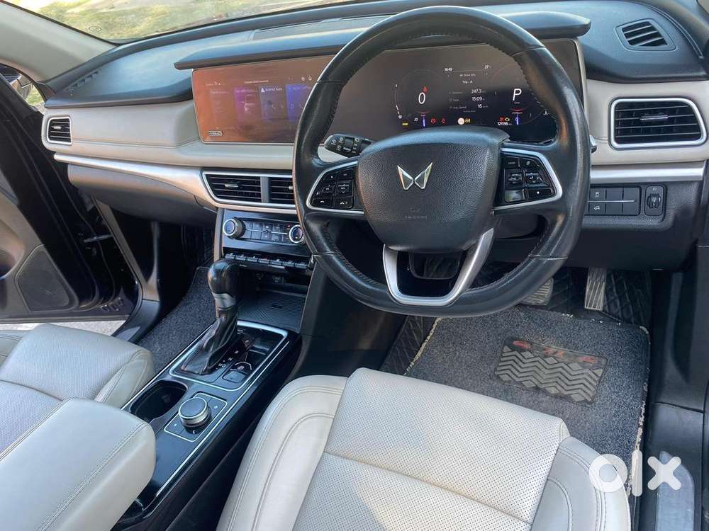 Mahindra Xuv700 2022 Diesel Well Maintained