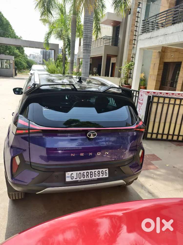 Tata Nexon Purple 2023 - Manual Petrol