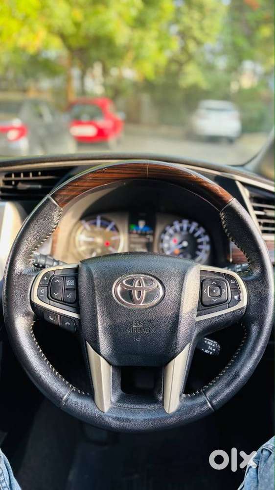 Toyota Innova Crysta 2.8 Zx At 7 Seater, 2017, Diesel