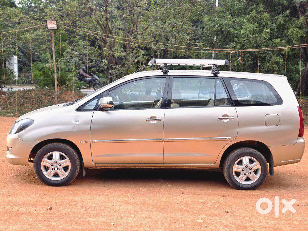 Toyota Innova 2.5 Vx 8 Str Bs-iii, 2006, Diesel