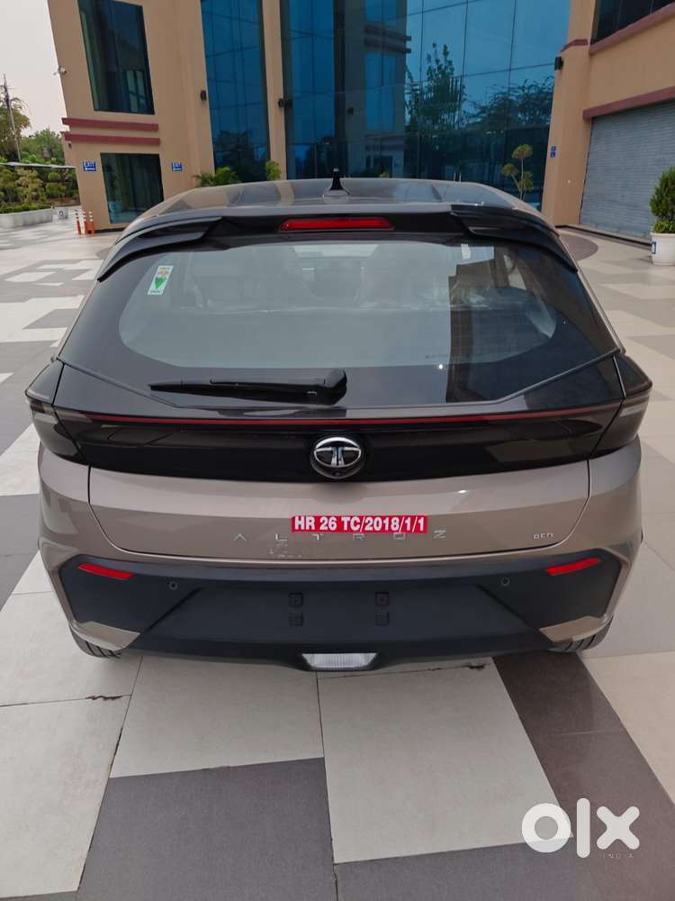 Tata Altroz, 2025, Petrol