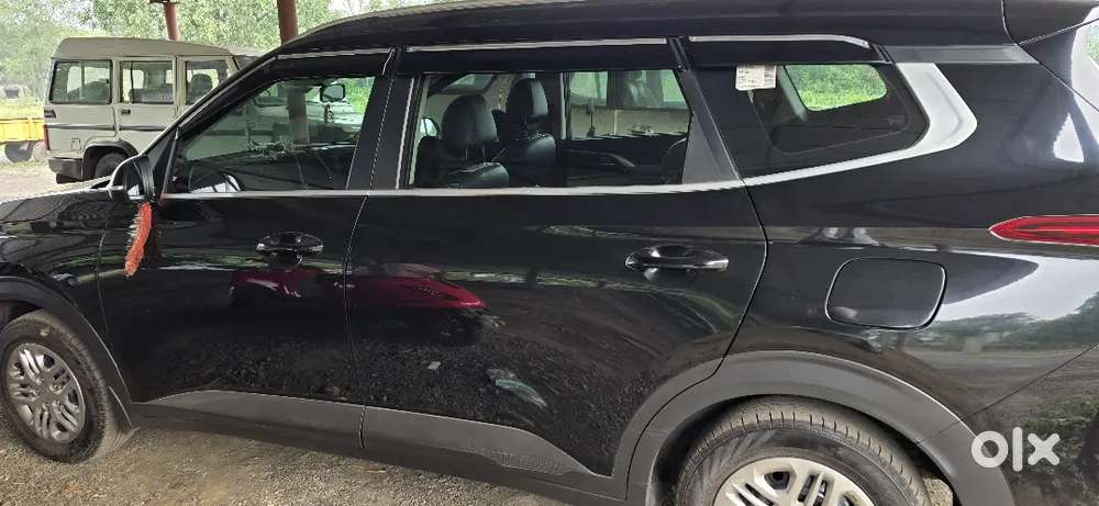 Kia Carens Premium Petrol Manual 2024