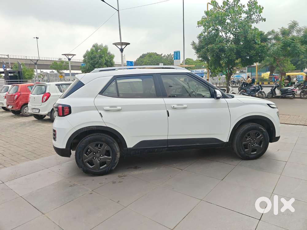 Hyundai Venue 1.2 S (o), 2025, Cng & Hybrids