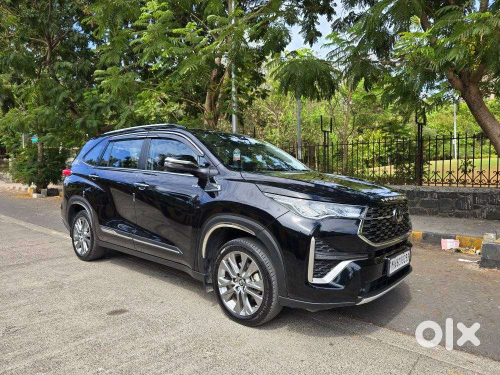 Toyota Innova Hycross 2.0 Zx (o) Hybrid 7 Str, 2025, Petrol