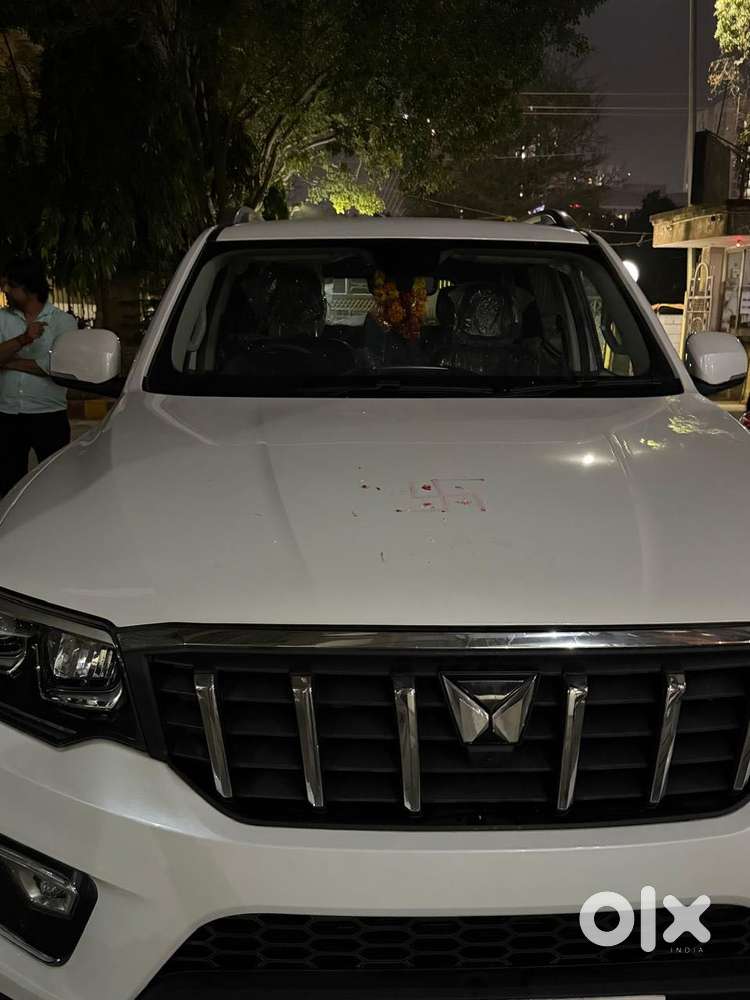 Mahindra Scorpio-n 2.0 Z8 L Petrol At 7 Str, 2026, Petrol