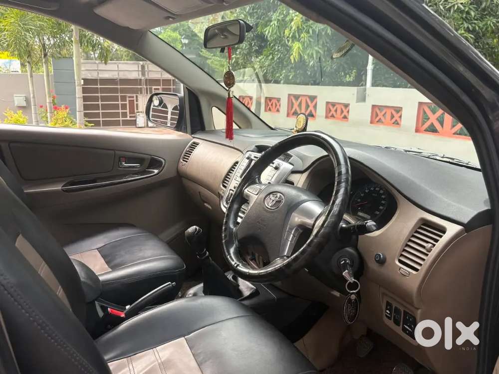 Toyota Innova 2015