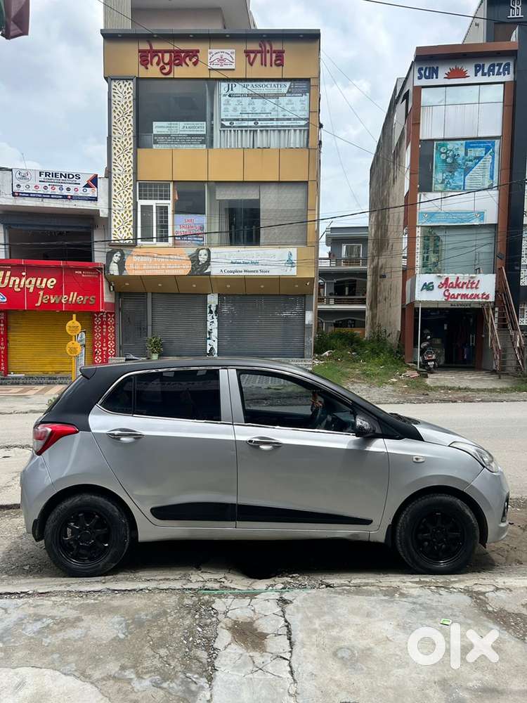 Army Drive Hyundai Grand I10 2016 Petrol Well Maintained