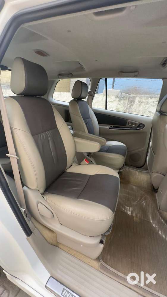 Toyota Innova 2.5 Z Diesel 7 Seater Bs Iv, 2014, Diesel