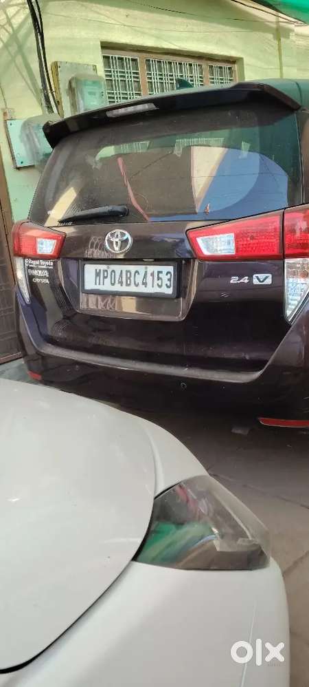 Toyota Innova Crysta 2016 Diesel 120000 Km Driven