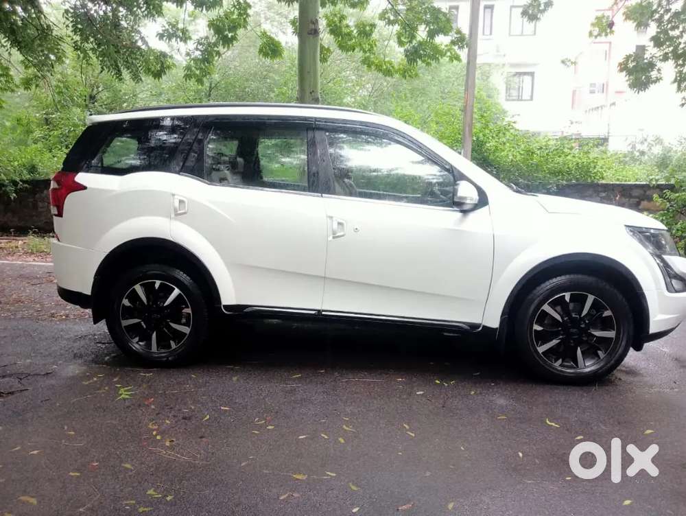 Mahindra Xuv500 W11 Sunroof  2019 Diesel  30000 Km Drivenrj27