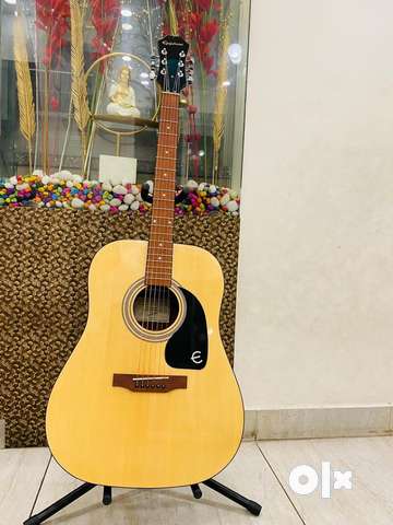 GUITAR FOR SALE Musical Instruments 1758149334