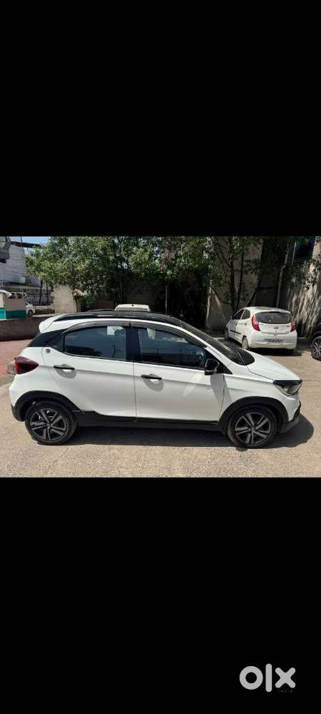 Tata Tiago 1.2 Revotron Xza, 2023, Petrol