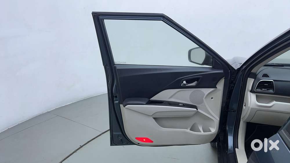 Mahindra Xuv300 W8 Option Dual Tone Diesel, 2021, Diesel