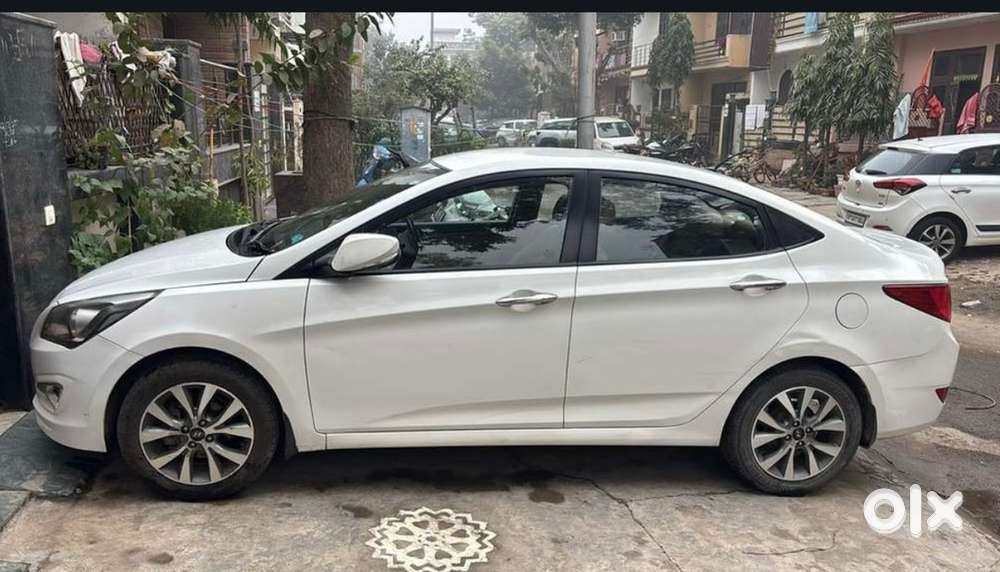 Hyundai Verna Fluidic 2015 Dealers Spinny And Cars 24 Stay Away