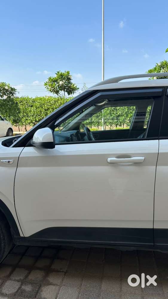 Hyundai Venue Petrol Manual 2023