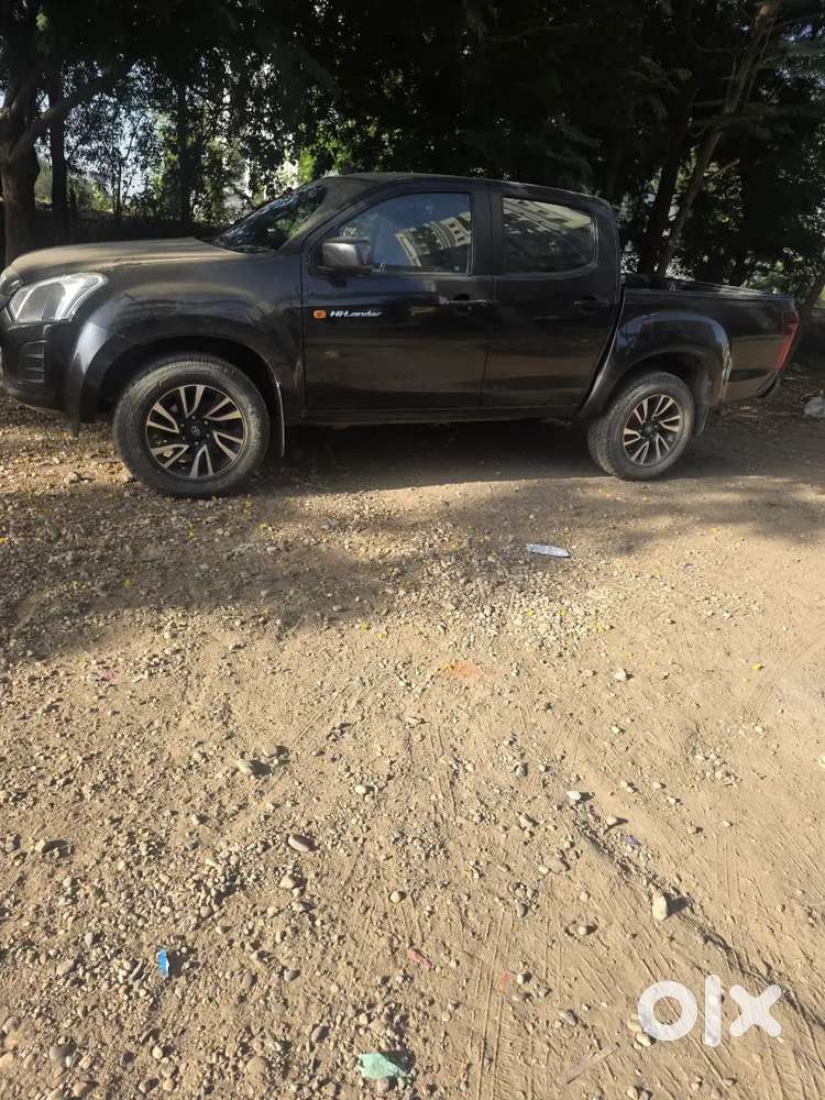 Isuzu Hilander Broad Tyres  Touch Apple Car Play.new Seat Cover