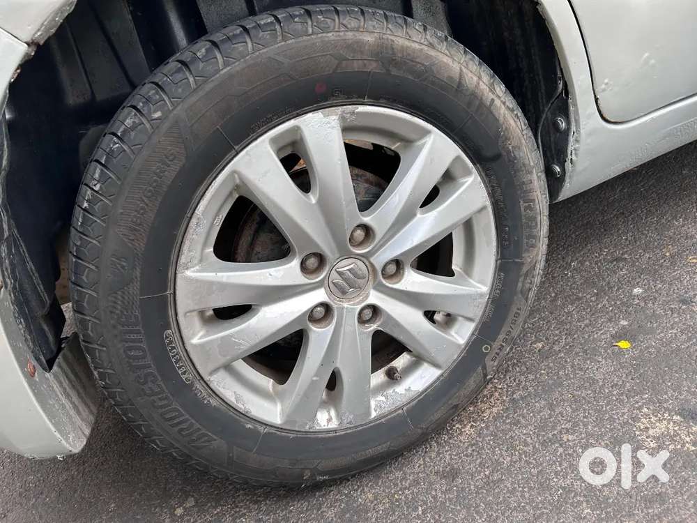 Touch Screen, Reverse Camera,push Button Start,seal Tyres