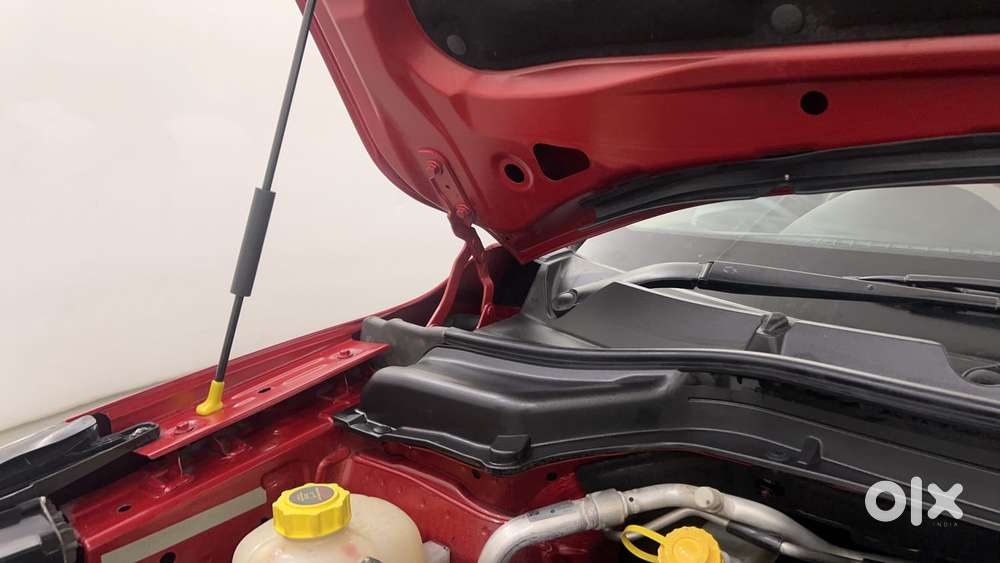 Mahindra Xuv300 1.2 W8 (o) Amt Petrol, 2022, Petrol